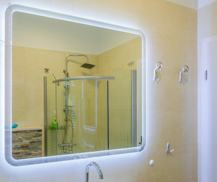 Chic Apartment In Center Split Szoba fotó