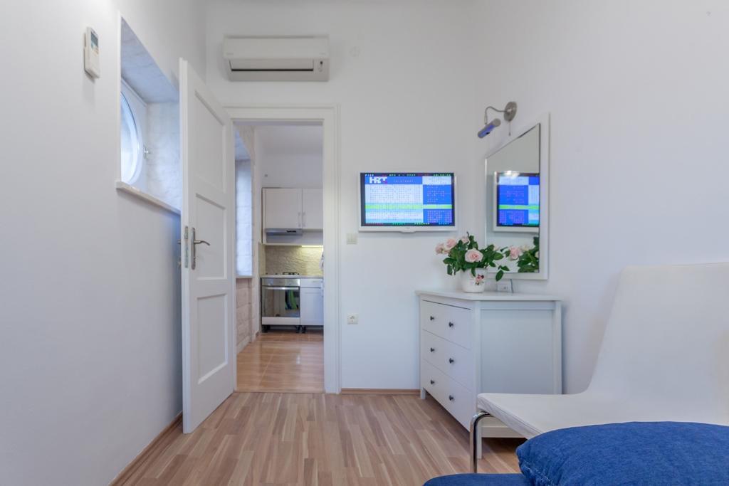 Chic Apartment In Center Split Szoba fotó