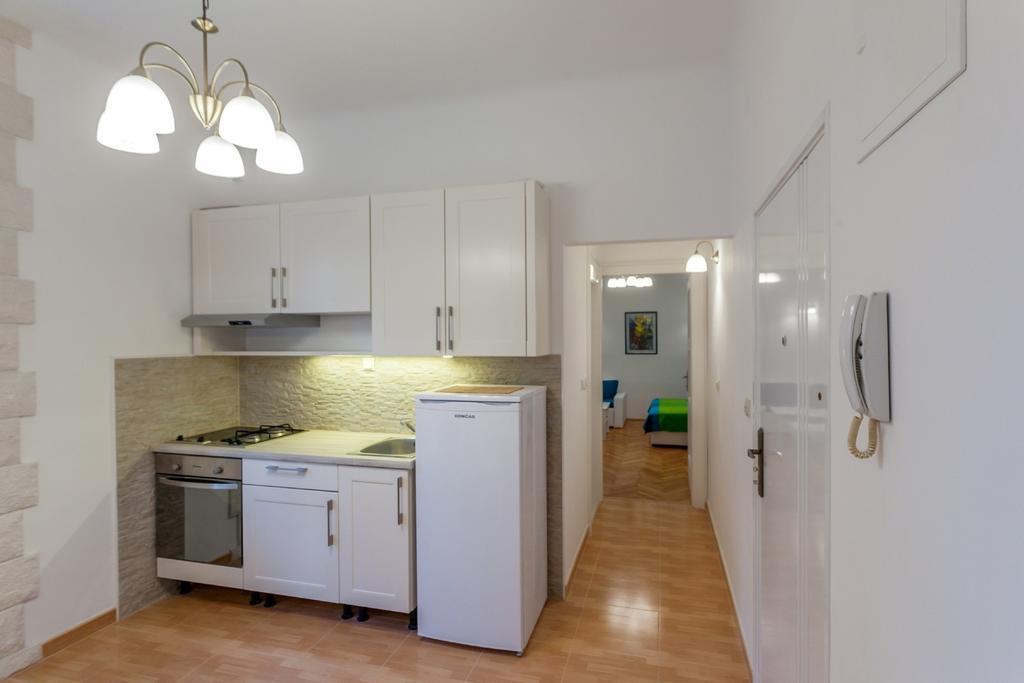 Chic Apartment In Center Split Szoba fotó