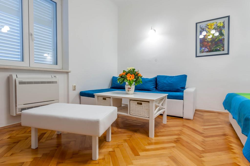 Chic Apartment In Center Split Szoba fotó