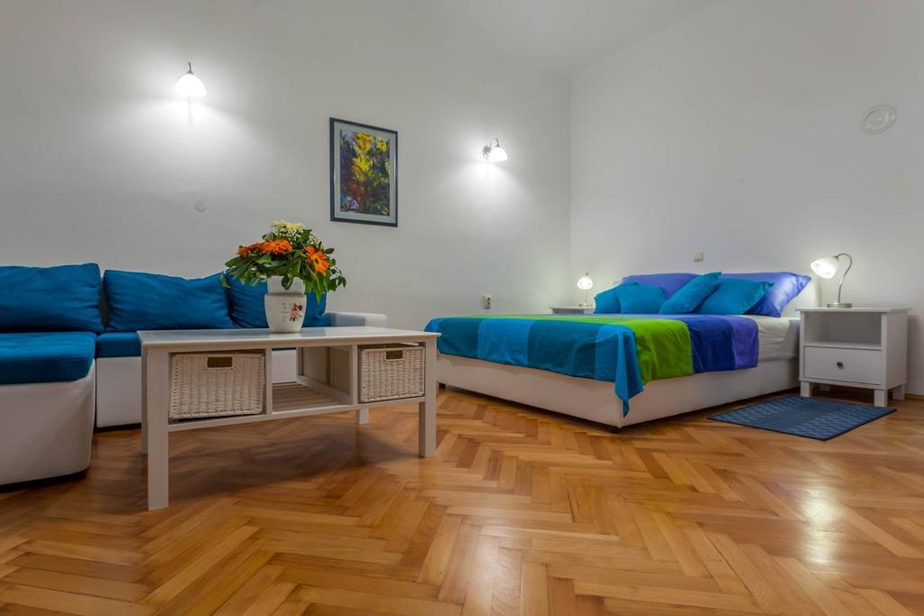 Chic Apartment In Center Split Szoba fotó